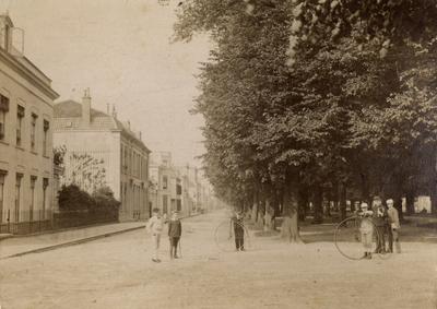 221786 Gezicht op de Maliebaan te Utrecht, uit het zuiden; links Het Maliehuis (Maliebaan 2).N.B.: In 1927 is het adres ...
